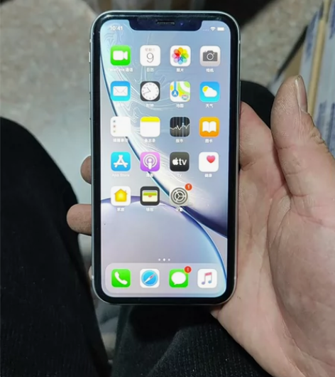 出一台苹果XR 128G，国行，功能正常，...