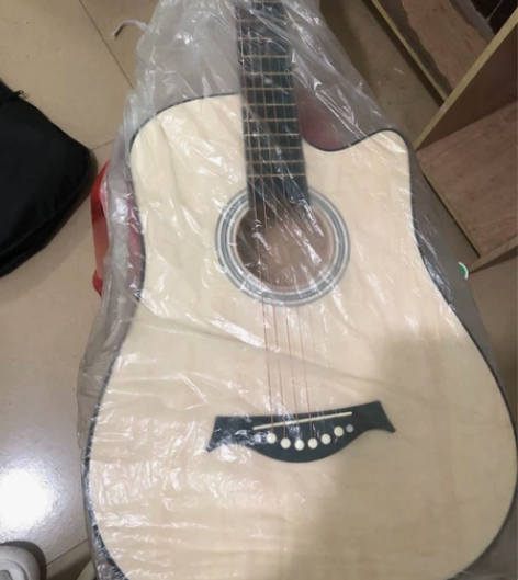 原木色吉他特价出售，99新 带工具和说明书...