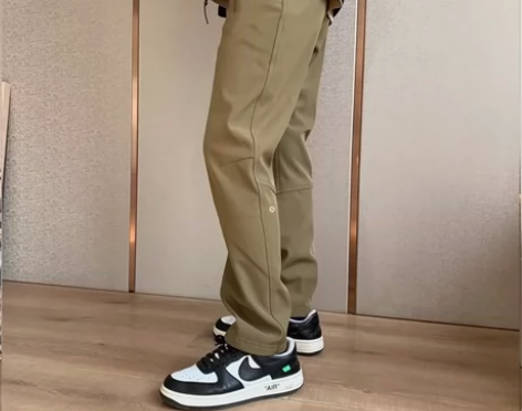 lu轻奢冬季男士户外休闲加绒裤！运动流线型...