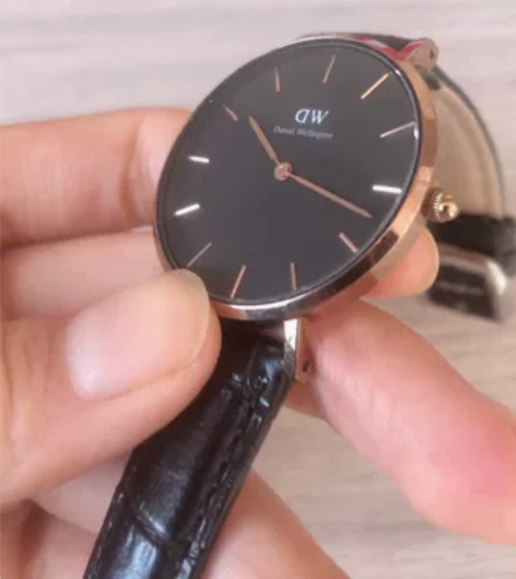 dw手表，别人送的，真假自辨，换过表带。没...