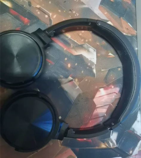 勒姆森耳机，没怎么用过，功能良好，一切正常...