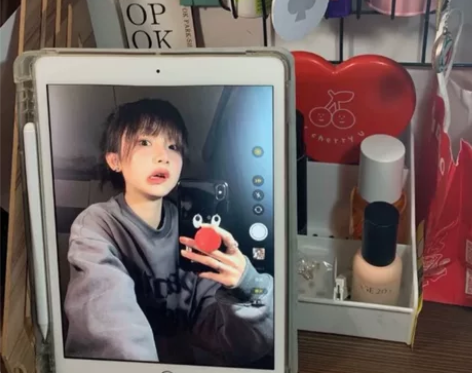 自己上大学的时候买的，iPad?Mini?...