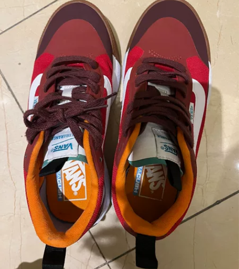 万斯休闲女鞋，35码，100包邮，不退不换...