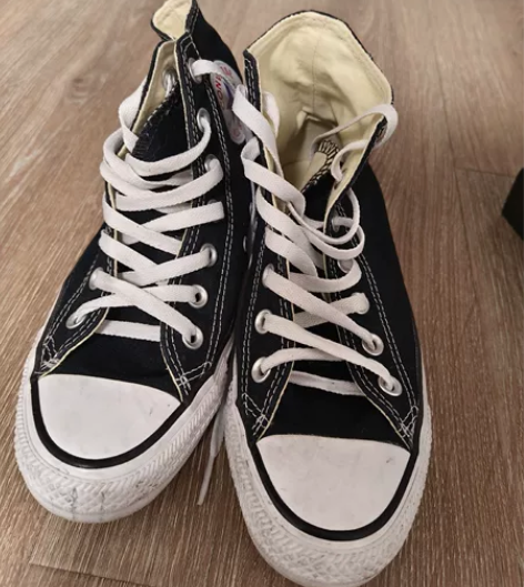 匡威黑色高帮帆布鞋 2023年3月底购于奥...