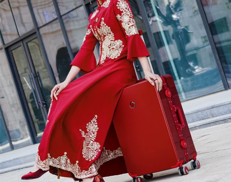 行李箱颜值超高，blingbling的，婚...