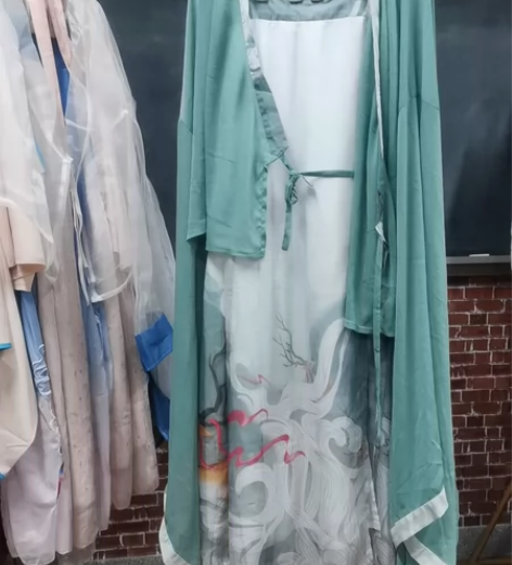 如梦霓裳鹿鸣，正品m165码，齐腰2件套，...