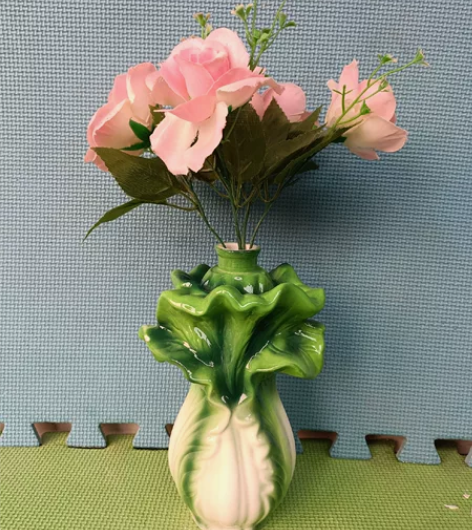 新到精美插花瓶摆件一枚,瓷质细腻,高端大气...