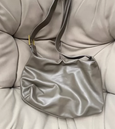 日系ins风单肩斜挎大包，高级灰，油蜡皮。...