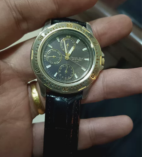 西铁城男士光动能三眼手表,不走时,见光走几...