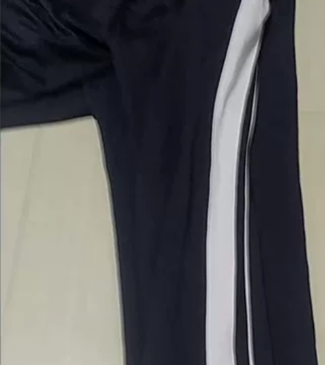 出深圳校服 感兴趣的话点“我想要”和我私聊...