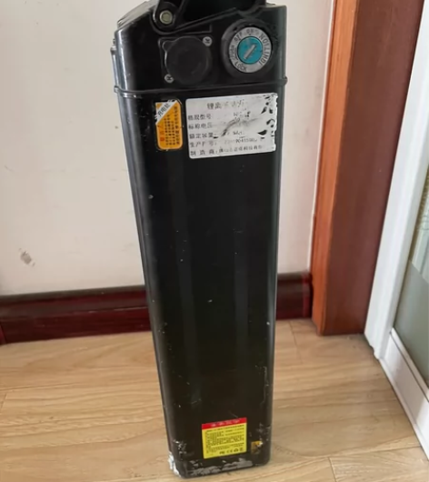 正步电动车原装电池48v 忘记多少Ah,...