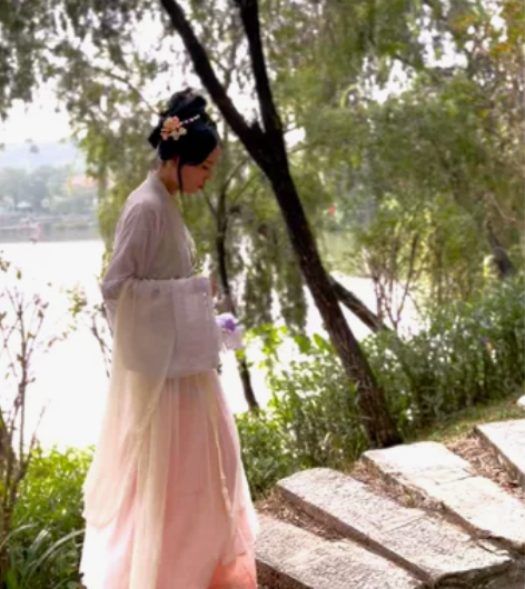 自己搭的一套 上衣 不将不赢L 主腰 三秋...