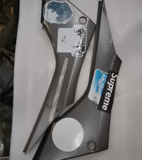 小忍者电摩中护板一对 有破损 需要的直接拍...