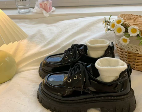 黑色厚底增高系带小皮鞋女2023年春秋季新...