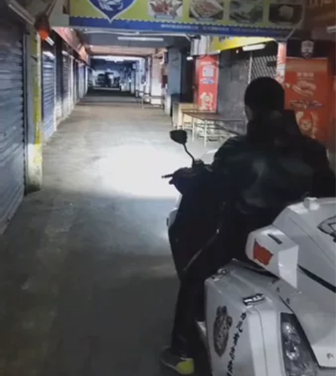 三友摩托车大船王透镜改装。65瓦双灯杯12...