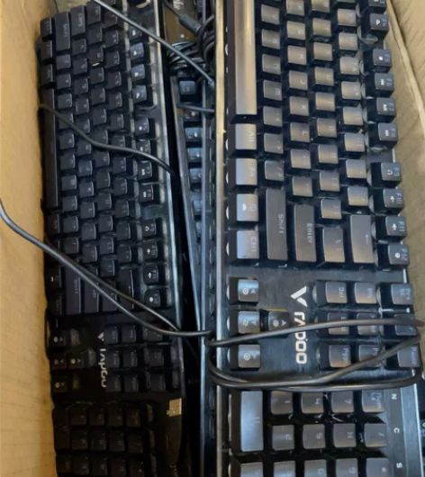 雷柏v500pro 网吧淘汰键盘 用了半年...