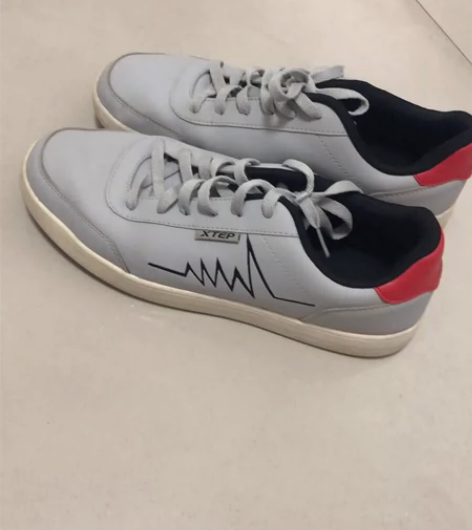 特步板鞋，没穿过几次 感兴趣的话点“我想要...