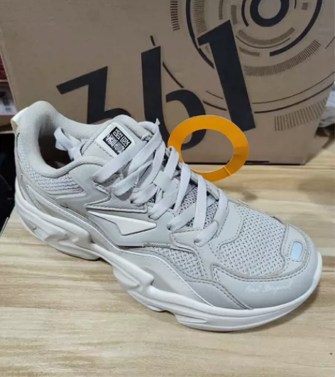 39码，全新正品361度，男运动鞋，没有瑕...