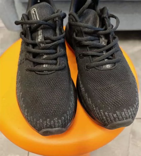 乔丹针织网面运动鞋,37码,仅穿过一次,介...