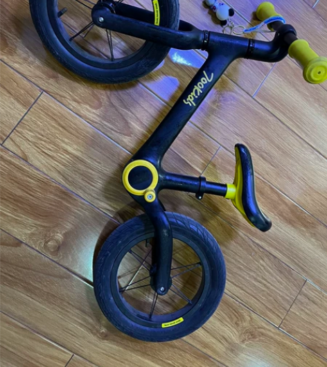 700kids平衡车，成色如图，正常使用痕...