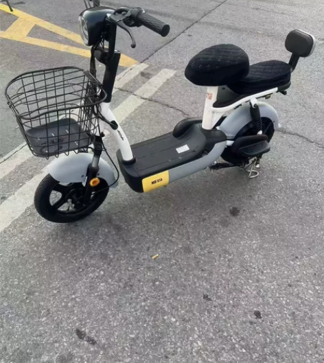 二手电动车雅迪爱玛款式品牌都有 9成新，外...