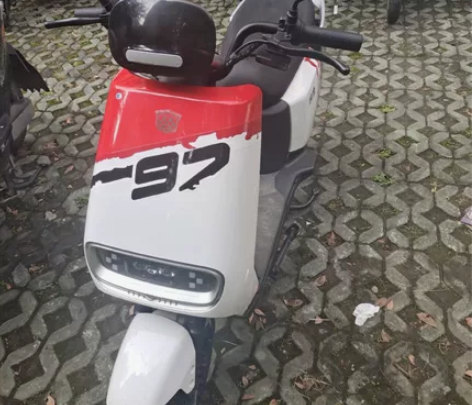 绿源zzr电动车 可骑70km左右 98新...