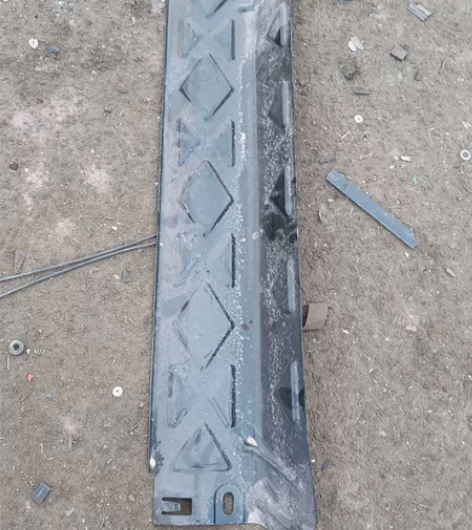 牧马人JL新款原装下护板，正常使用。无变形...