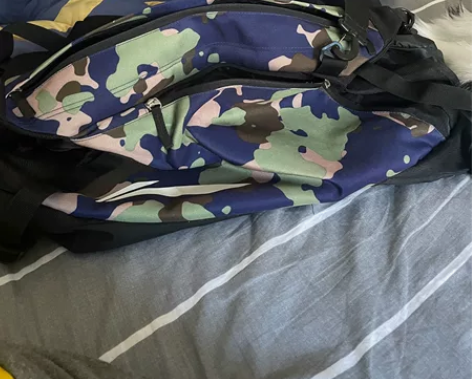 李宁斜挎迷彩大容量背包 侧面可装鞋 感兴趣...