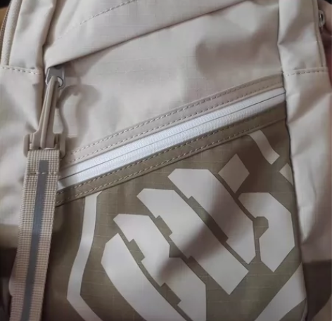 李宁反伍斜挎包 送挂件轻微使用痕迹Lini...