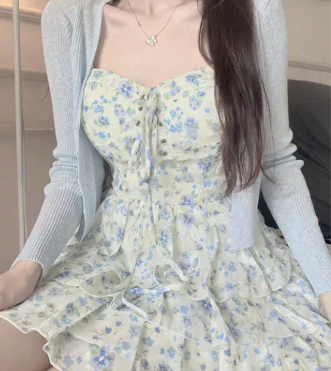 一周无休纯欲碎花吊带连衣裙女夏季短款温柔收...