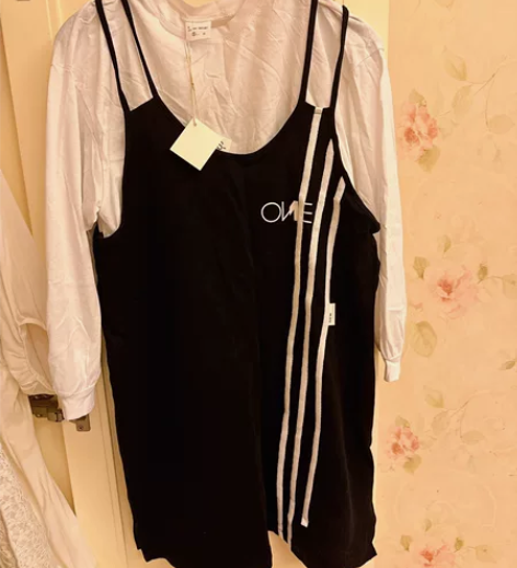 全新假两件连衣裙，韩版运动风～ 翻出一件1...