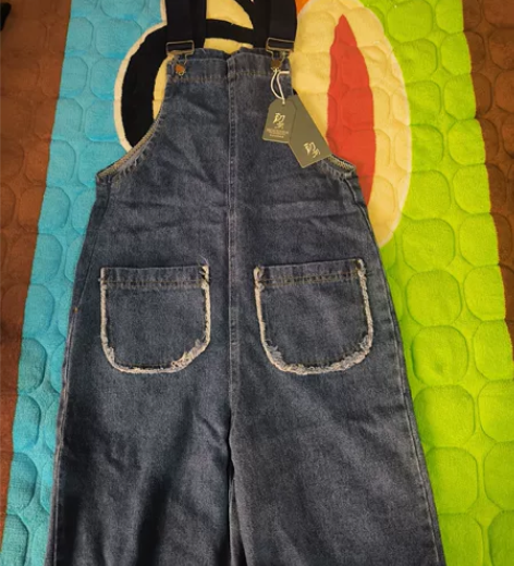 出一条背带裤 在抖音直播间89.9买的,不...