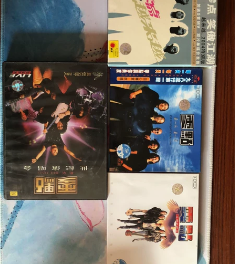 零点乐队经典绝版五张专辑及演唱会，全新仅拆...