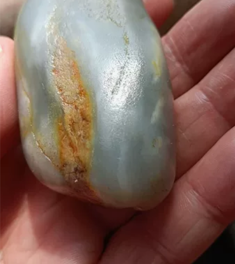 和田玉籽料原石，重145克，手把件，可把可...