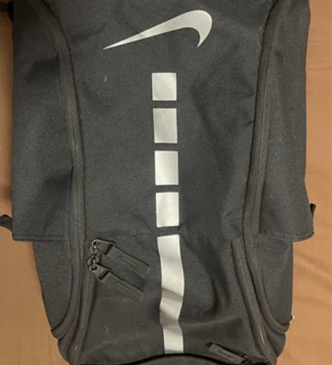 耐克书包，篮球包，背过2次，无磨损 可小刀...