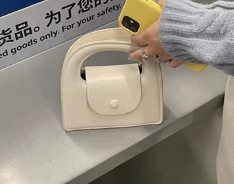 高级轻奢小包女2023新款简约百搭小圆包质...