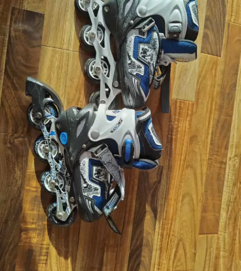 儿童单排旱冰鞋59包邮，不议价 感兴趣的话...