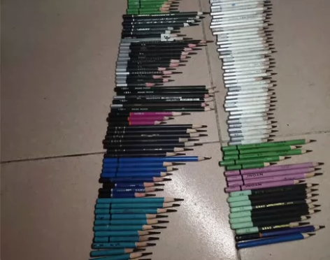 美术生速写笔素描笔，还送两个笔盒，有兴趣的...