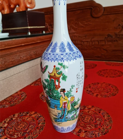 景德镇人物薄胎花瓶,制作精良,六字底款,工...