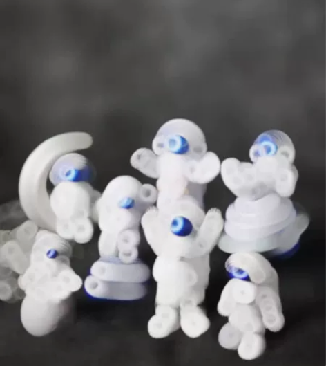 店铺倒闭，清一批宇航员模型汽车摆件5.2元...