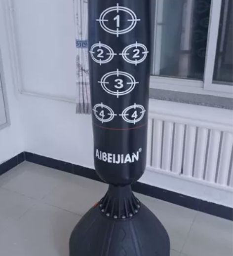 拳击沙袋，底下有吸盘，能灌水，用的不多，东...