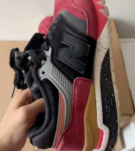 新百伦跑鞋9975 感兴趣的话点“我想要”...