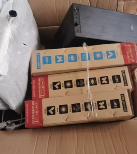 三套办公电脑,三个机箱 五个显示屏 ,还有...