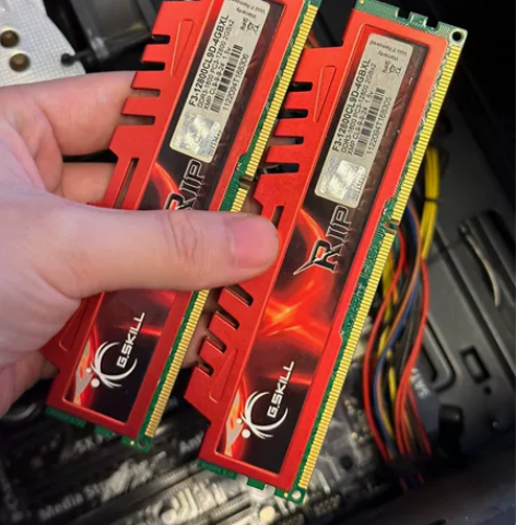 包邮 马甲芝奇DDR3 共4G 2gx2 ...