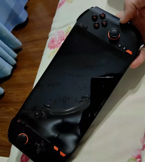 1号本6800U。不想玩了,加一个扩展坞。...