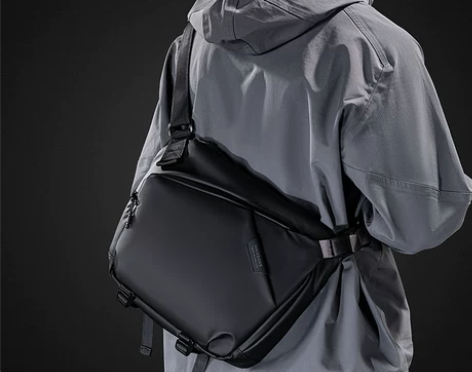 金圣斯斜挎包男士运动潮牌大容量通勤邮差单肩...