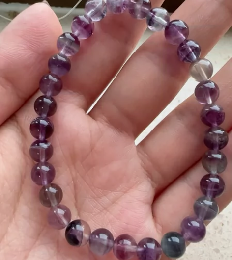 西瓜萤石手串6+清新款颜色很绝，全新便宜出，原相机无美颜滤镜...