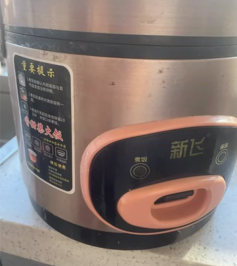新飞电饭煲，3L，就用了半个月左右，28元...