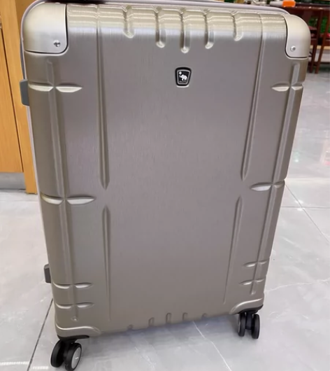 行旅箱/拉杆箱：爱华仕 自己和朋友合伙开店...