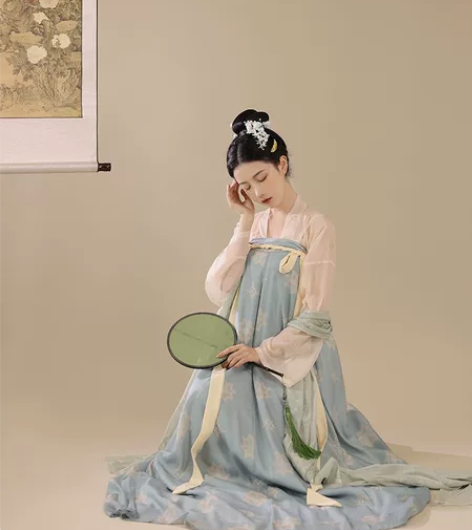 正品唐制齐胸襦裙汉服 出过一次门，然后就因...